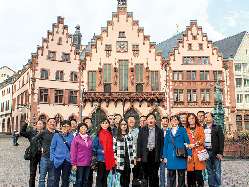 2015年公司組織優(yōu)秀員工去歐洲參觀學(xué)習(xí) 