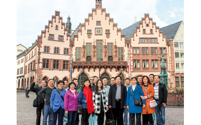 2015年公司組織優(yōu)秀員工去歐洲參觀學(xué)習(xí)